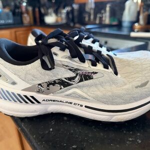 Brooks Black and White Running Shoes